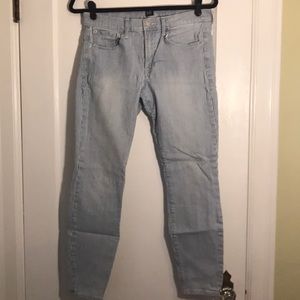 Gap True Skinny - light blue/white pinstripe (28R)